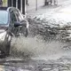 In einigen Regionen Deutschlands standen Straßen zumindest kurzzeitig unter Wasser.  - Bild: Frank Hammerschmidt/dpa