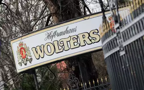 Die Brauerei Wolters stellt Antrag auf Insolvenz in Eigenregie. (Archivfoto)  - Foto: Julian Stratenschulte/dpa