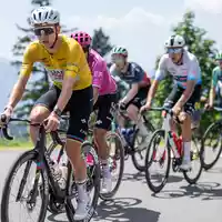 Hat die Tour de Suisse souverän gewonnen: Tadej Pogacar. - Foto: Gian Ehrenzeller/KEYSTONE/dpa