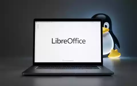 Ein Laptop-Bildschirm zeigt den LibreOffice-Startbildschirm mit einem subtilen Linux-Pinguin im Hintergrund. - Foto: über boerse-global.de