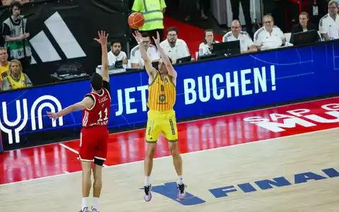 Bayern und Alba stehen sich im finalen Showdown der Basketball-Bundesliga gegenüber. - Foto: Matthias Stickel/dpa