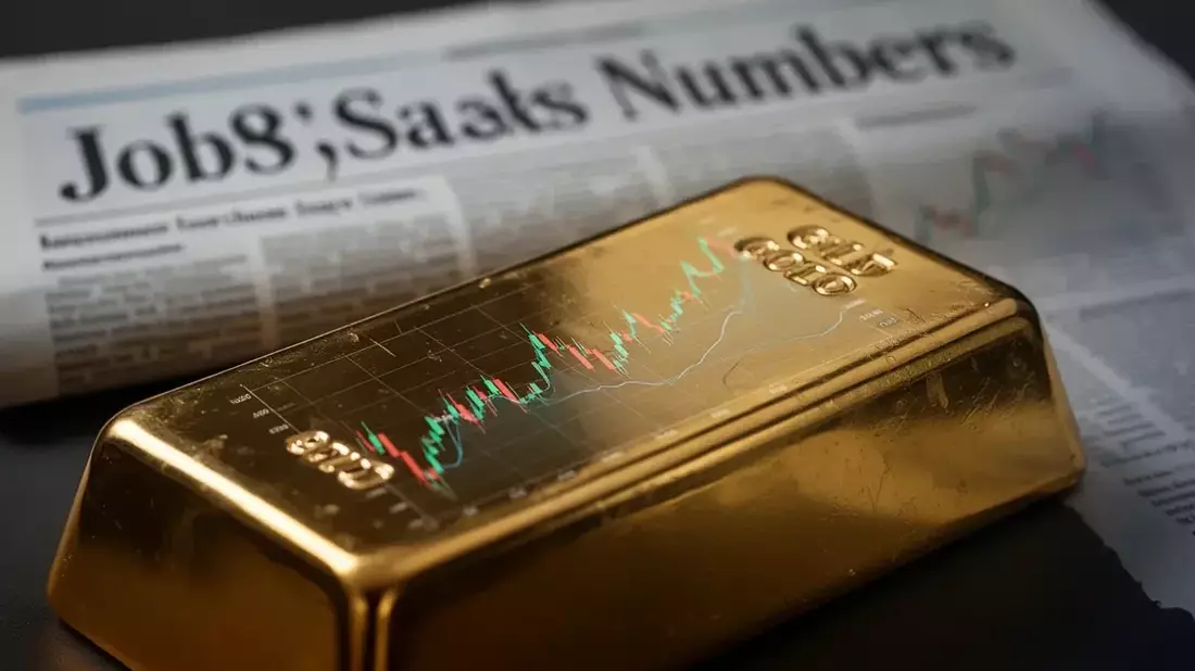 Gold Price Slumps Despite Record Central Bank Buying Amid Dollar Surge