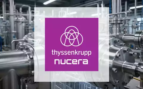 Nahaufnahme einer Elektrolysezelle mit reflektierenden Metalloberflächen in einer modernen Industrieanlage. - Foto: über boerse-global.de