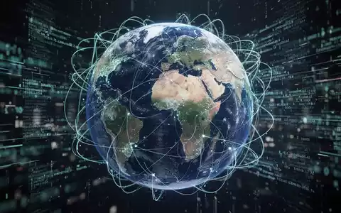 Eine stilisierte Weltkugel mit Datenlinien, umgeben von digitalem Code, der globale Compliance und Datenschutz darstellt. - Foto: über boerse-global.de