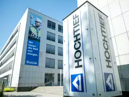 Ab Montag ist der Essener Baukonzern Hochtief im Aktien-Leitindex Dax, in dem die 40 größten börsennotierten Unternehmen Deutschlands vertreten sind. - Foto: Fabian Strauch/dpa