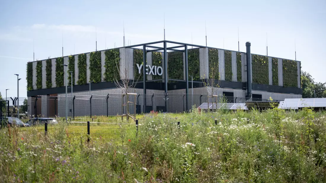 Auch in Deutschland baut Hochtief Rechenzentren. Im nordrhein-westfälischen Heiligenhaus wurde 2025 ein sogenanntes Edge-Rechenzentrum in Betrieb genommen.  - Bild: Fabian Strauch/dpa