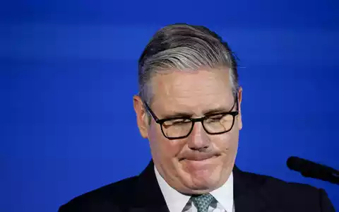 Tief in der Krise: Der britische Premierminister Keir Starmer. (Archivbild) - Foto: Isabel Infantes/PA Wire/dpa