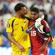 Kap Verdes Torwart Vozinha (l) und Laros Duarte nach dem 2:2 gegen Uruguay. - Bild: Lynne Sladky/AP/dpa