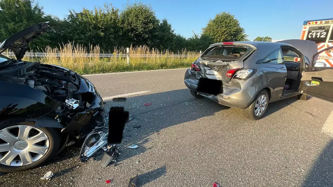 FW Alpen: Verkehrsunfall auf der Autobahnabfahrt - Bild: presseportal.de