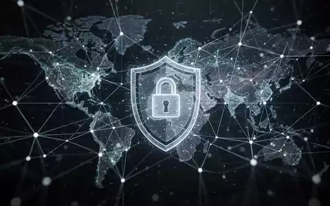 Ein stilisiertes, leuchtendes digitales Netzwerk auf dunklem Hintergrund, das globale Cyber-Sicherheitsbemühungen und internationale Zusammenarbeit darstellt. - Foto: über boerse-global.de