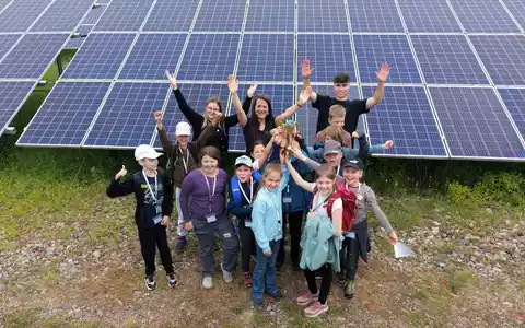 Kinder entdecken Solarenergie aus erster Hand – WI Energy GmbH veranstaltet erneut Anlagenführung für Grundschüler - Foto: presseportal.de