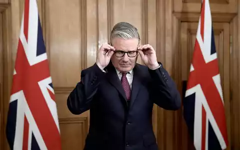 Der britische Premierminister Keir Starmer kündigt seinen Rücktritt an. (Archivbild) - Foto: Stefan Rousseau/PA Wire/dpa