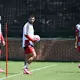 Wer nicht in der Startelf steht, muss wie Deniz Undav (mit Ball) am Tag nach dem Spiel zum Reservisten-Training.  - Bild: Federico Gambarini/dpa