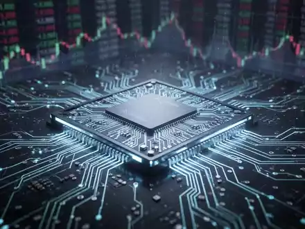 A close-up of a glowing, intricate microchip, representing advanced AI memory technology and market leadership. - Foto: über boerse-global.de
