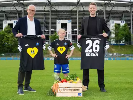 Langfristige Partnerschaft vereinbart: EDEKA wird offizieller Ernährungspartner des HSV - Foto: presseportal.de