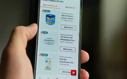 Rewe lockt Kunden mit einem Bonus - der Gesamtpreis der betreffenden Produkte wird nicht angezeigt. - Foto: Georg Hilgemann/dpa