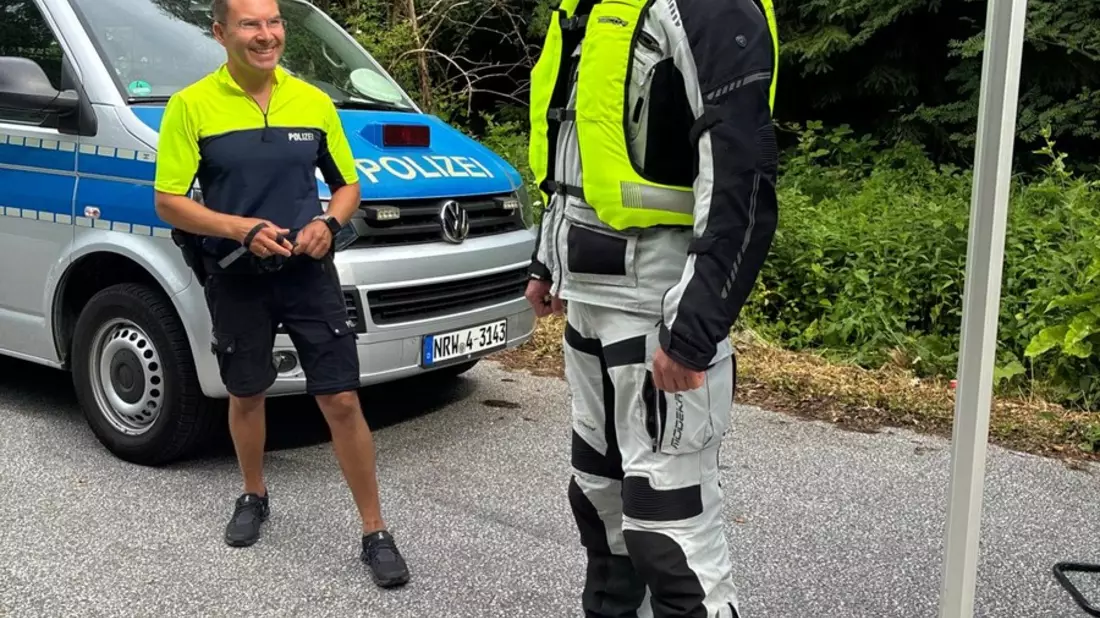 POL-PB: #LEBEN - Schwerpunkteinsatz zu den Themen Geschwindigkeit und Prävention - Zwei Motorradfahrer waren deutlich zu schnell - Bild: presseportal.de