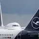 Am Frankfurter Flughafen müssen sich Reisende gedulden.  - Bild: Boris Roessler/dpa