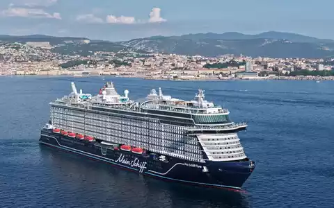 Mein Schiff Flow feierlich getauft: Drei Taufpatinnen, ein Schiff und ein gemeinsamer Flow - Foto: presseportal.de