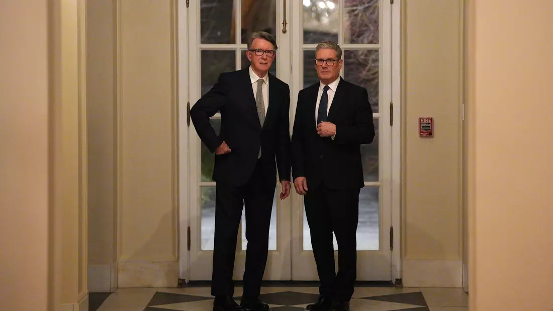 Der Fall Peter Mandelson belastete Starmer (r.) schwer. (Archivbild) - Bild: Carl Court/PA Wire/dpa