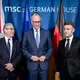 Keir Starmer, Friedrich Merz, Emmanuel Macron (l-r.) positionierten sich gemeinsam in den Krisen der Welt. (Archivbild) - Bild: Kay Nietfeld/dpa-Pool/dpa
