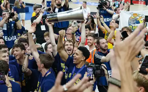 Feiert einen der größen Coups der BBL-Historie: Alba Berlin. - Foto: Matthias Stickel/dpa