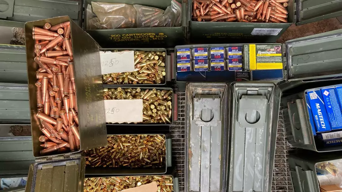 POL-DN: Waffen, Munition und Bargeld bei Durchsuchung sichergestellt - Bild: presseportal.de