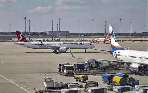 Flugzeuge von Turkish Airlines und Sunexpress (Archiv) - Foto: via dts Nachrichtenagentur