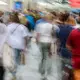 Das Rentensystem betrifft alle - die einen zahlen ein, die anderen beziehen Rente. (Symbolbild) - Bild: Jan Woitas/dpa