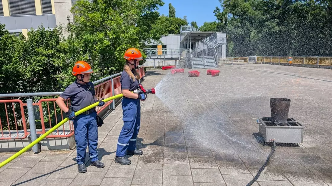 FW-HAAN: Großübung der Jugendfeuerwehren des Kreises Mettmann in Haan - Bild: presseportal.de