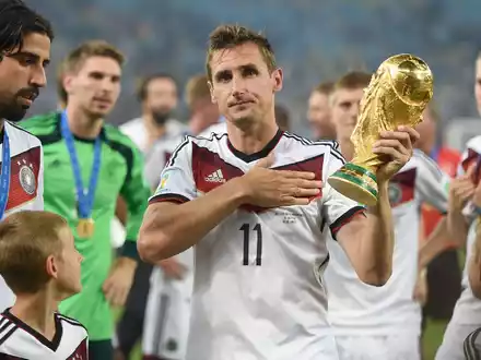 Miroslav Klose ist seinen Rekord als bester WM-Torschütze los. (Archivbild) - Foto: Marcus Brandt/dpa