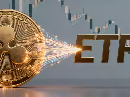 Digitale Darstellung der XRP-Blockchain-Technologie, die in ein stilisiertes ETF-Symbol mündet, mit Marktdaten im Hintergrund. - Foto: über boerse-global.de