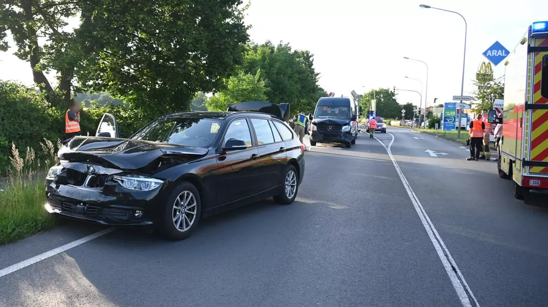 FW Pulheim: Verkehrsunfall auf L183 - Bonnstraße - Bild: presseportal.de