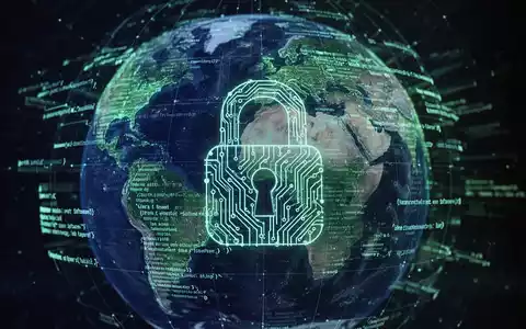 A glowing digital globe with lines of code, overlaid with a circuit-board padlock icon, symbolizing global open-source security. - Foto: über boerse-global.de
