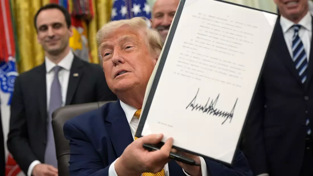 Donald Trumps Erlass sieht unterdessen eine schnellere Einführung der Quantentechnologie durch die US-Regierung vor.  - Bild: Jacquelyn Martin/AP/dpa