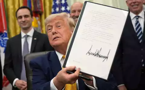 Donald Trumps Erlass sieht unterdessen eine schnellere Einführung der Quantentechnologie durch die US-Regierung vor.  - Foto: Jacquelyn Martin/AP/dpa