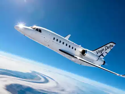 Futuristisches weißes Virgin Galactic Delta-Raumschiff fliegt hoch über der Erde. Blauer Himmel, Sonne glänzt auf der Oberfläche. - Foto: über boerse-global.de