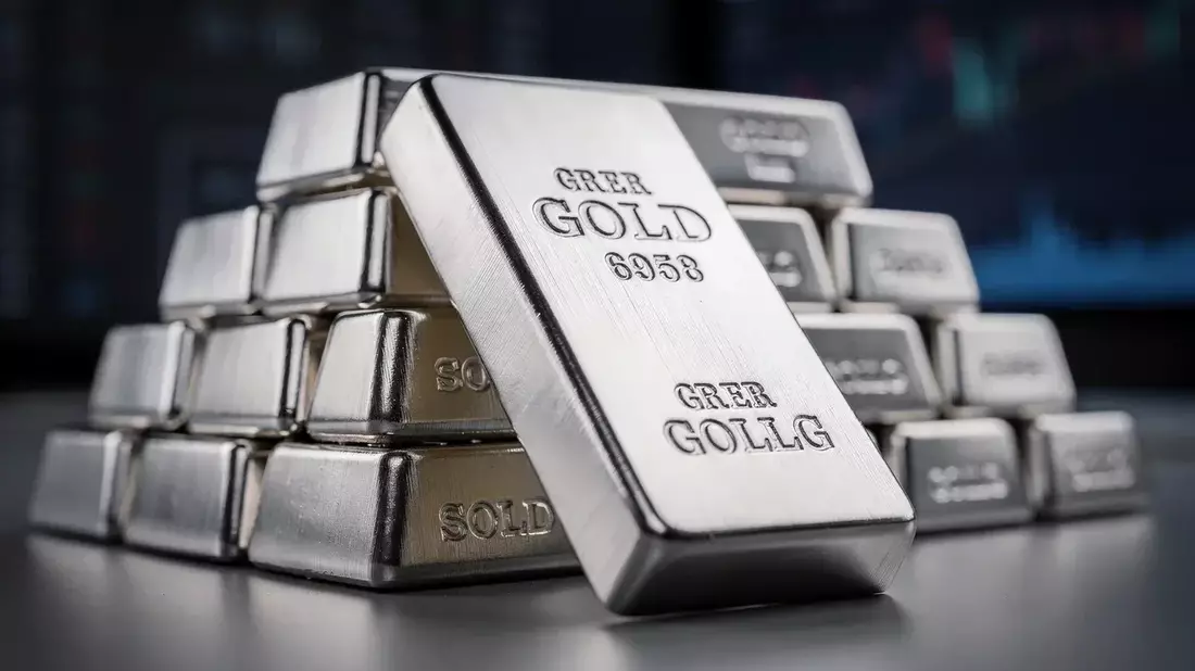 Plata repunta tras acuerdo en Ginebra, pero la Fed sigue siendo un lastre