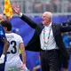 Graham Arnold trainiert den Irak seit Mai 2025.  - Bild: Petr David Josek/AP/dpa
