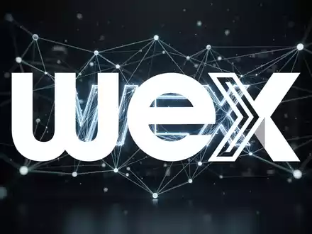 Abstrakte Darstellung eines Finanztechnologie-Netzwerks mit leuchtenden Verbindungslinien und einem angedeuteten WEX-Logo. - Foto: über boerse-global.de