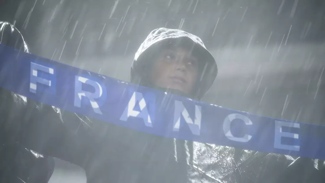 Ein französischer Fan im Regen von Philadelphia. - Bild: Matt Rourke/AP/dpa