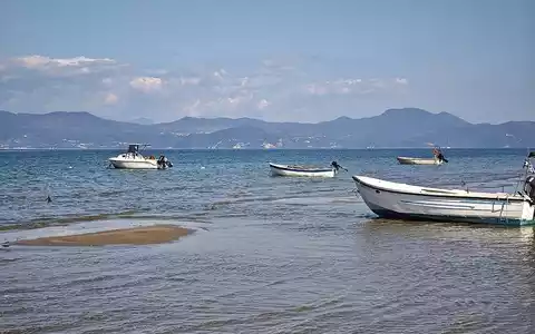 Boote am Strand von Korfu - Foto: via dts Nachrichtenagentur