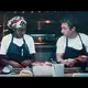 Wie geht es weiter für Koch Carmen «Carmy» Berzatto (Jeremy Allen White, rechts) und seine nicht minder talentierte Kollegin Sydney Adamu (Ayo Edebiri)? Das Restaurant «The Bear» steht in der fünften Staffel am Scheidepunkt. - Bild: Disney+/dpa