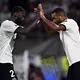 Nach dem Schlotterbeck-Aus wieder vereint im Abwehrzentrum: Antonio Rüdiger (l) und Jonathan Tah. (Archivbild)  - Bild: Federico Gambarini/dpa