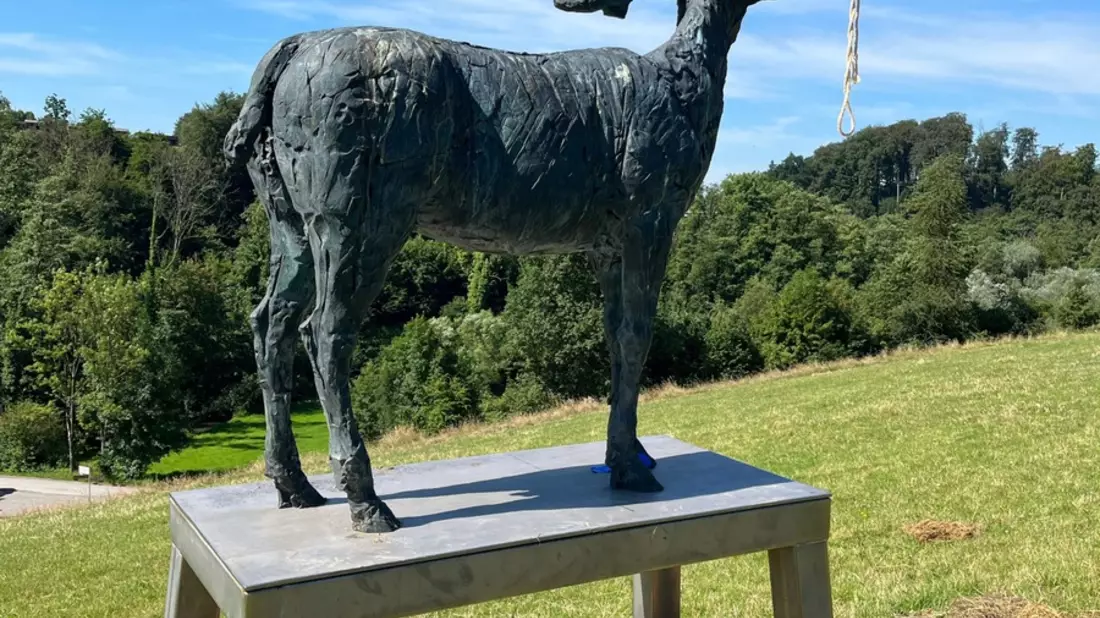 POL-ME: Skulptur von Unbekannten beschädigt - 2606098 - Bild: presseportal.de