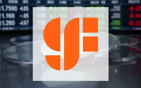 Nahaufnahme von Siliziumwafern mit einem unscharfen Börsenticker im Hintergrund, der Finanzdaten anzeigt. - Foto: über boerse-global.de