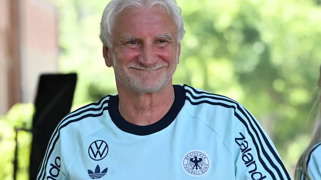 Rudi Völler ist ein wichtiger WM-Berater für Bundestrainer Nagelsmann.  - Bild: Federico Gambarini/dpa