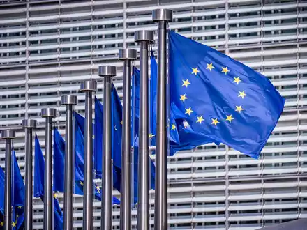 Die EU-Kommission genehmigt die staatliche Hilfe. (Symbolbild) - Foto: Michael Kappeler/dpa