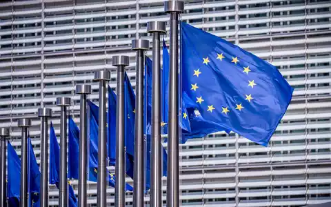 Die EU-Kommission genehmigt die staatliche Hilfe. (Symbolbild) - Foto: Michael Kappeler/dpa