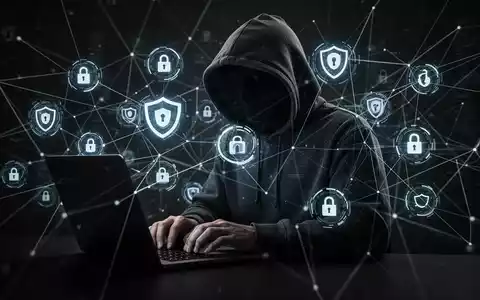 A person in a hoodie typing on a laptop, with digital security icons and lines representing a network, illustrating cybercrime. - Foto: über boerse-global.de